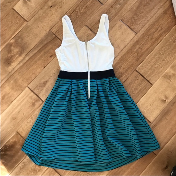 Beautiful ModCloth Dress - Picture 2 of 2